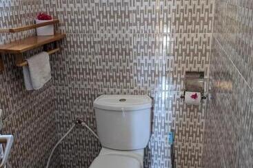 تختخواب و صبحانه Kua Garden Cottage
