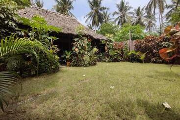 تختخواب و صبحانه Kua Garden Cottage