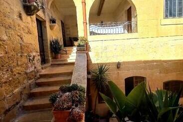 پانسیون Majsi Indoor Heated Pool B&b