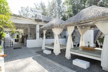 هتل Costas De Liwa Bar & Beach Resort