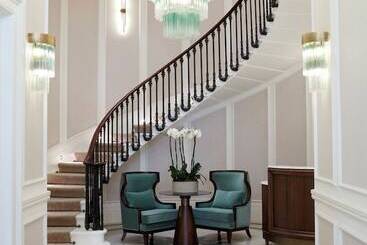 هتل 2 Chesham