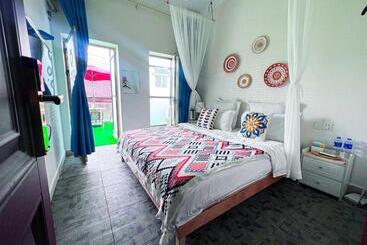 מלון דירות Little White House Homestay   Tianmen Mountain Scenic Area