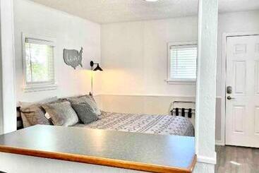 پانسیون Cozy Studio Guest Cottage   Twin Falls
