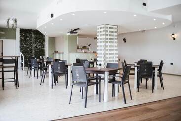 پانسیون Hostal Entreolivos