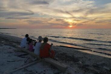 Urantia Beach Hostel & Camping