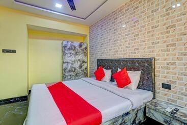 בית מלון כפרי Kirtiraj Lodging And Boarding