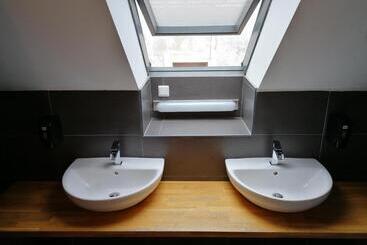 هاستل Cukrarna Guest Accommodation