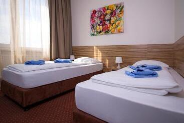 Aviator Garni Hotel Bratislava