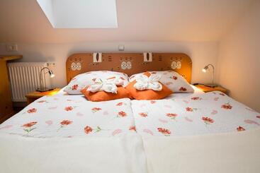 تختخواب و صبحانه Accommodation Resman