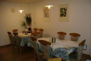 تختخواب و صبحانه Guest Accomodation škerlak