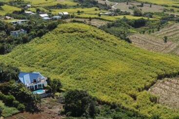 تختخواب و صبحانه La Plantation