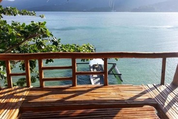 Dolphinbay Beachfront & Dive Resort