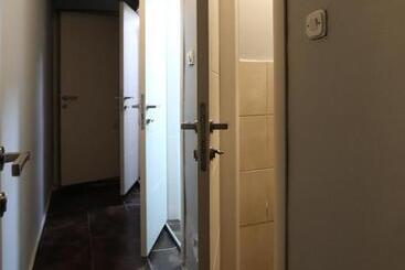 Hostel 42