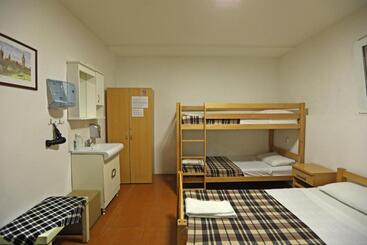Hostel 42