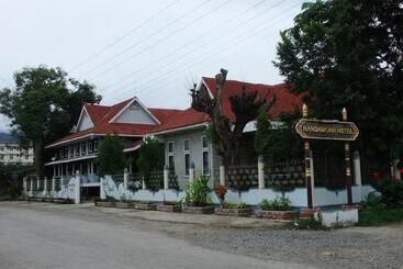 Nanda Wunn Hotel Hostel