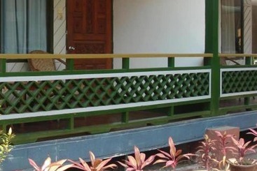 Nanda Wunn Hotel   Hostel
