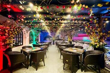 Rose Palace Hotel, Gulberg