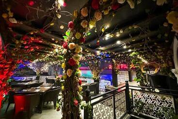 Rose Palace Hotel, Gulberg