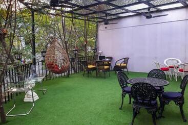 Rose Palace Hotel, Gulberg