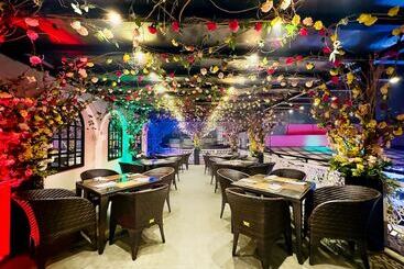 Rose Palace Hotel, Gulberg