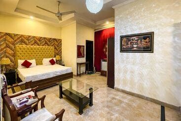 Rose Palace Hotel, Gulberg