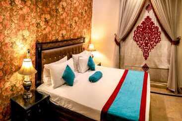 Rose Palace Hotel, Gulberg