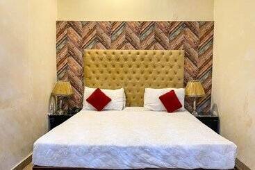 Rose Palace Hotel, Gulberg