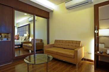 هتل Santomas Suites