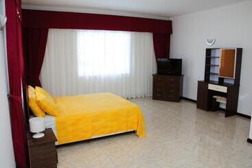 هتل Wanna Studio Apartments