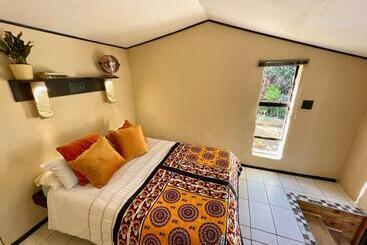 هاستل Hazyview Adventure Backpackers