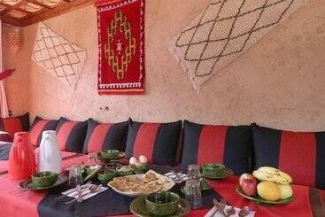تختخواب و صبحانه Dar Aymane