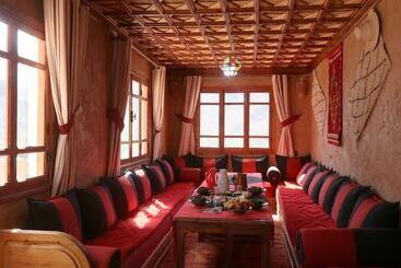 تختخواب و صبحانه Dar Aymane