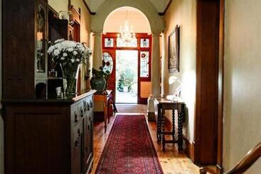 تختخواب و صبحانه Devereux Lodge