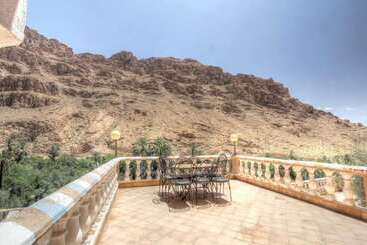 تختخواب و صبحانه Kasbah Taborihte