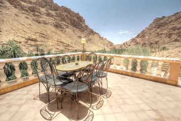 تختخواب و صبحانه Kasbah Taborihte