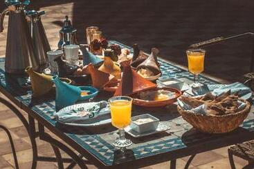 تختخواب و صبحانه L Oasis Du Bonheur