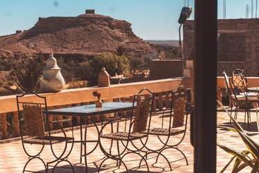 تختخواب و صبحانه L Oasis Du Bonheur