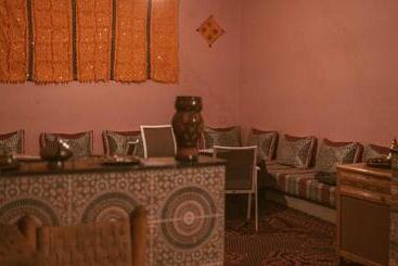 تختخواب و صبحانه L Oasis Du Bonheur