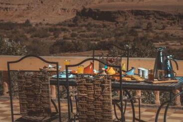 تختخواب و صبحانه L Oasis Du Bonheur
