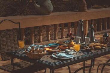 تختخواب و صبحانه L Oasis Du Bonheur