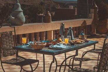 تختخواب و صبحانه L Oasis Du Bonheur