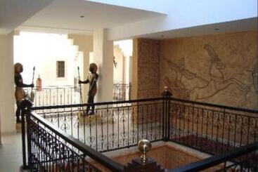 تختخواب و صبحانه Le Temple Des Arts