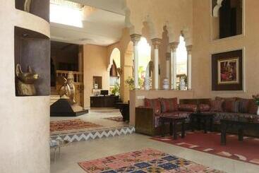 تختخواب و صبحانه Le Temple Des Arts