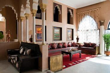 تختخواب و صبحانه Le Temple Des Arts