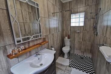 تختخواب و صبحانه Muco Guest House