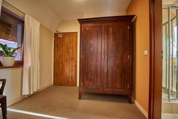 تختخواب و صبحانه Pension & Restaurant Patriot Trnava