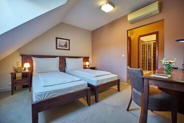 تختخواب و صبحانه Pension & Restaurant Patriot Trnava