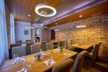 تختخواب و صبحانه Pension & Restaurant Patriot Trnava