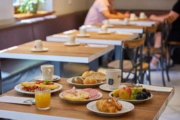 تختخواب و صبحانه Pension & Restaurant Patriot Trnava