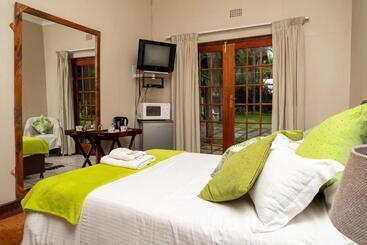 تختخواب و صبحانه Riverbank Lodge